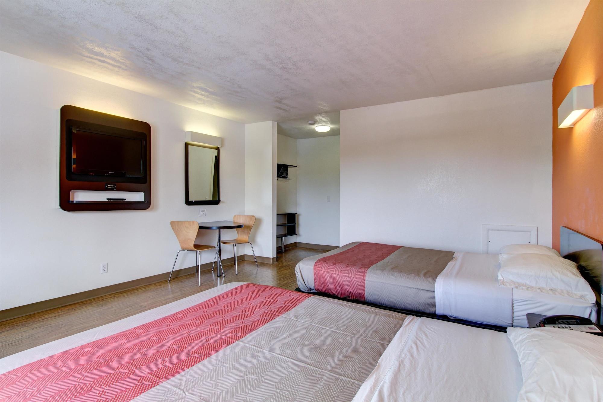 Hotel 6-richfield, Oh Richfield
